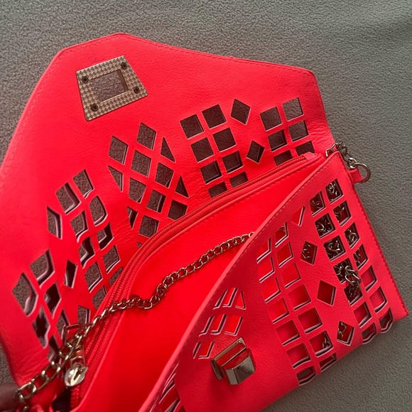 Gorgeous Clutch! - Picture 4 of 12